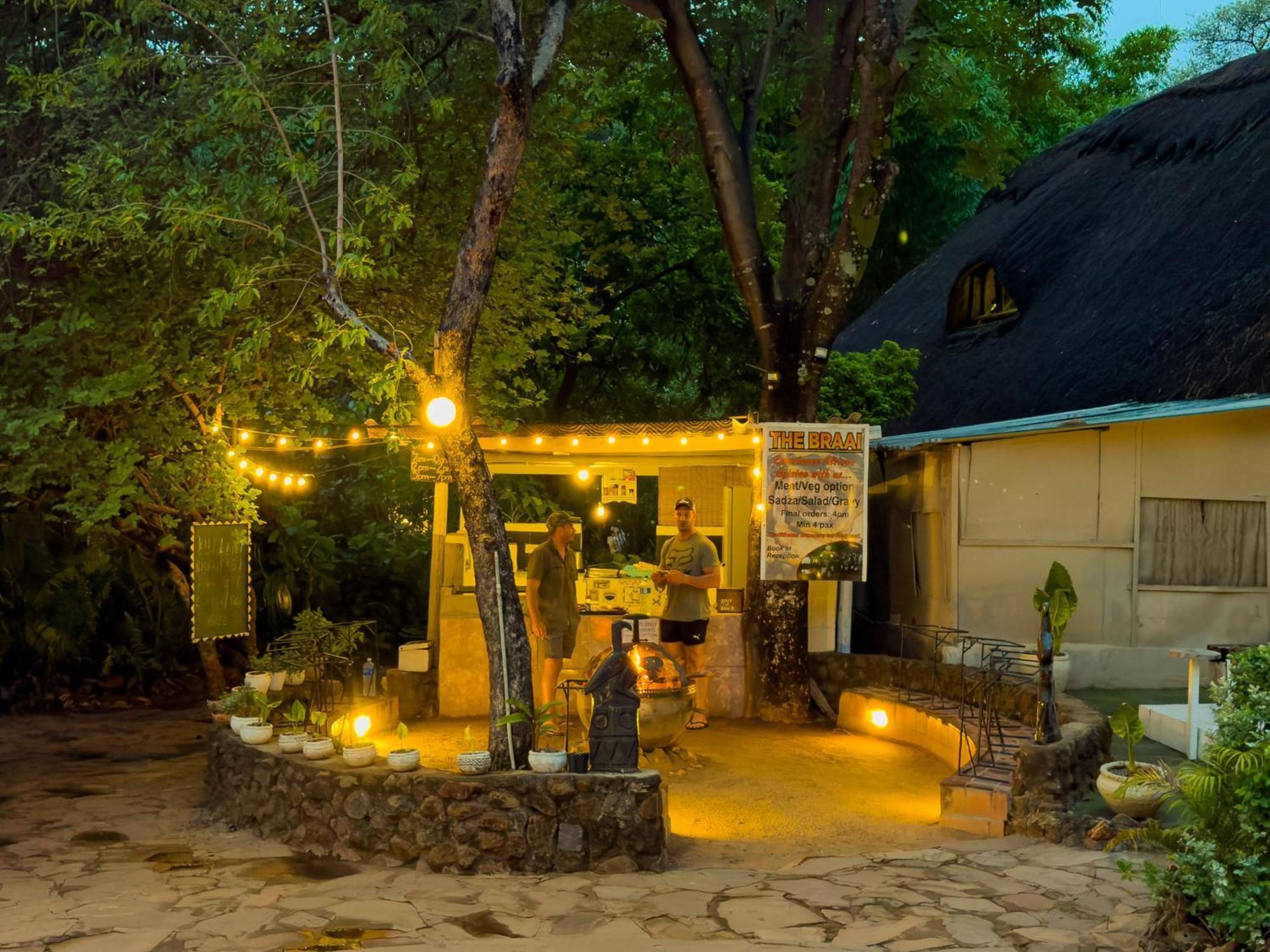 Victoria Falls Backpackers Lodge- Camp Sites Extérieur photo