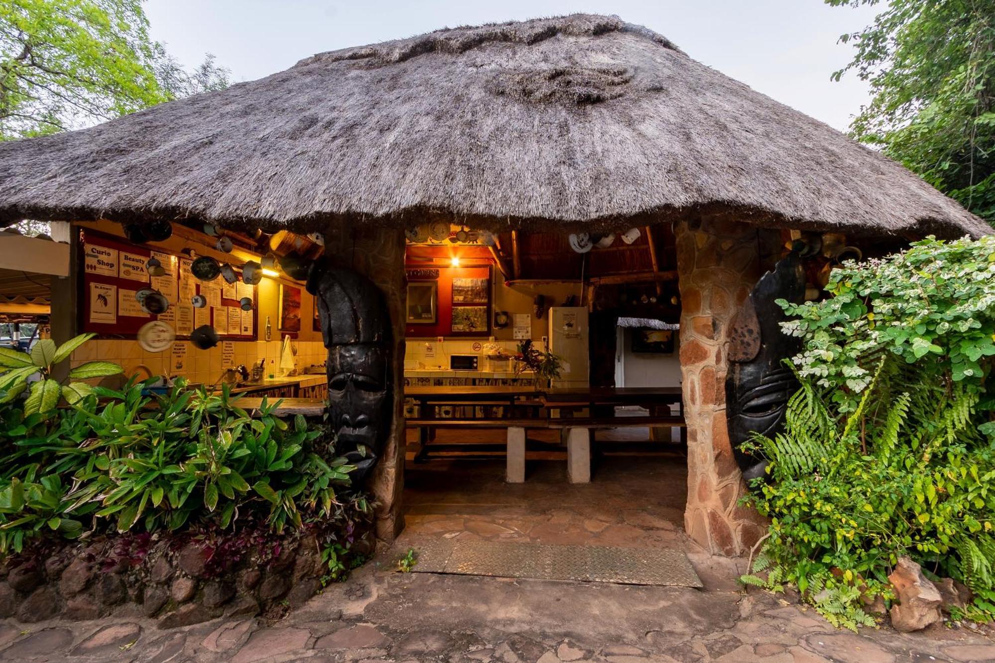 Victoria Falls Backpackers Lodge- Camp Sites Extérieur photo